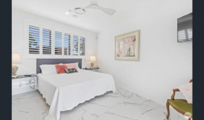 GYMEA House on the Hill - STYLE, SPACE AND SENSATIONAL WATER VIEWS